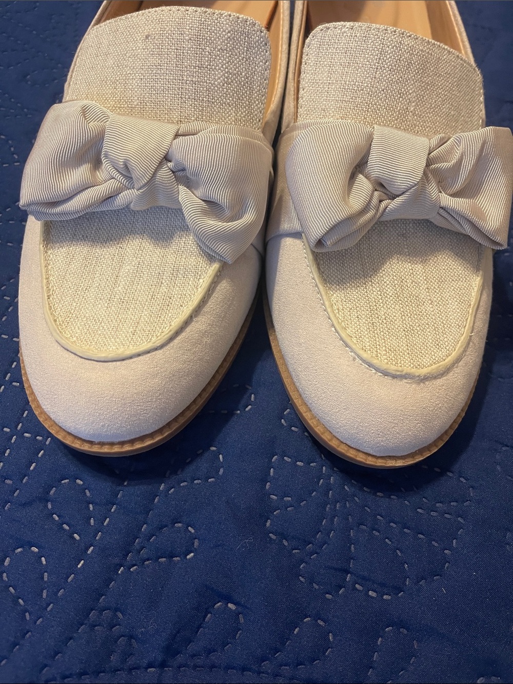 Bandolino Cream Bow Loafers for Women - Picture 7 of 7